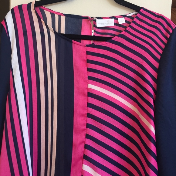 NY AND CO Geometric Sharkbite Tunic Top - Picture 2 of 2